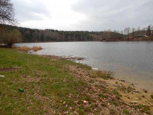 Zanieczyszczone Jezioro Złotnickie